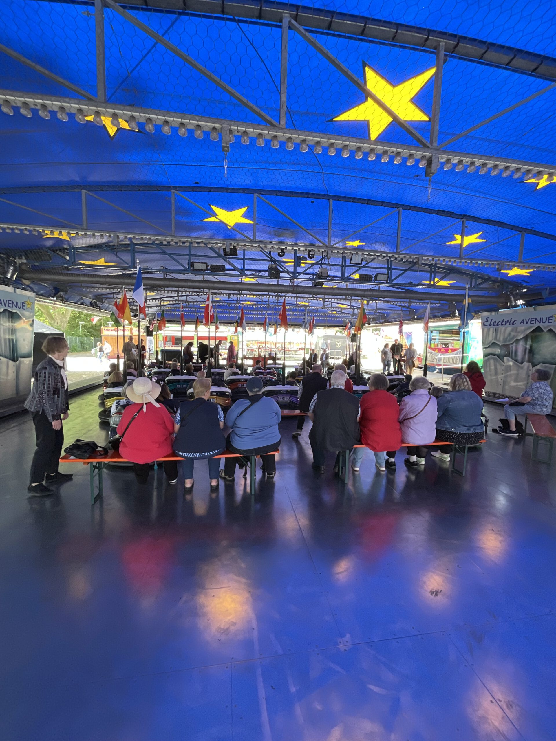 Juni 2026: Gottesdienst im Autoscooter